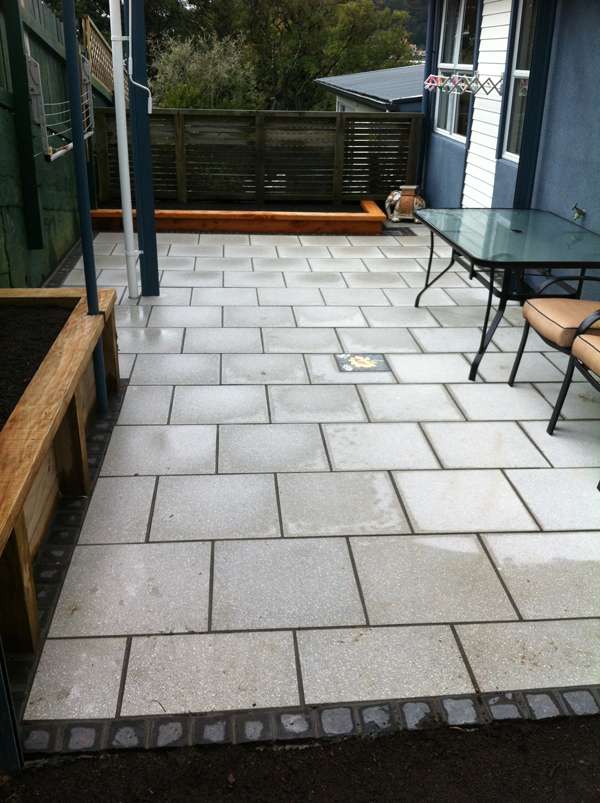 Paving with a split granite border